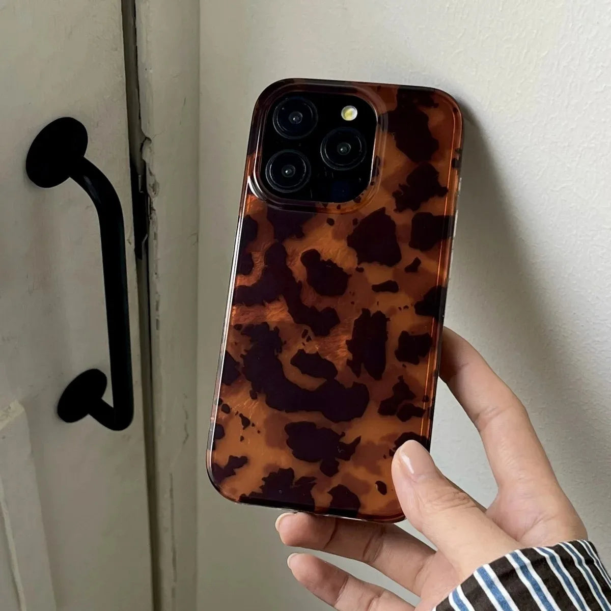 Retro Amber Laser Leopard Print iPhone Case – Stylish Soft Cover for iPhone 7 to 17 Pro Max