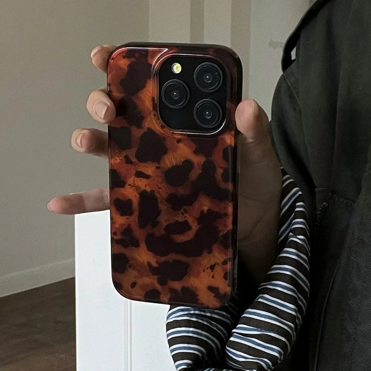 Retro Amber Laser Leopard Print iPhone Case – Stylish Soft Cover for iPhone 7 to 17 Pro Max